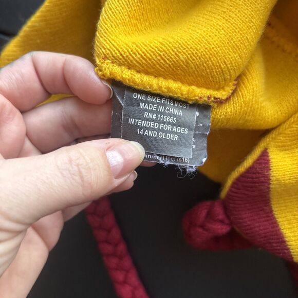 Officially Licensed Warner Bros Harry Potter Gryffindor Beanie - Picture 3 of 4